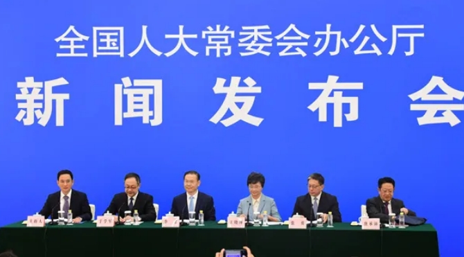全国人民代表大会常务委员会关于实施渐进式延迟法定退休年龄的决定